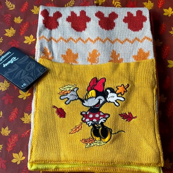 🍁🍂🍁 LOUNGEFLY DISNEY FALL MICKEY AND MINNIE MOUSE FAIR ISLE SCARF 🍁🍂🍁NWT - Picture 3 of 16